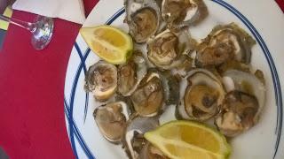 AGOSTO 2017 (IV) Escaparse a Galicia y ría de Vigo.- ¿Quién se resiste a comer unas ostras, almejas y rodaballo salvaje?