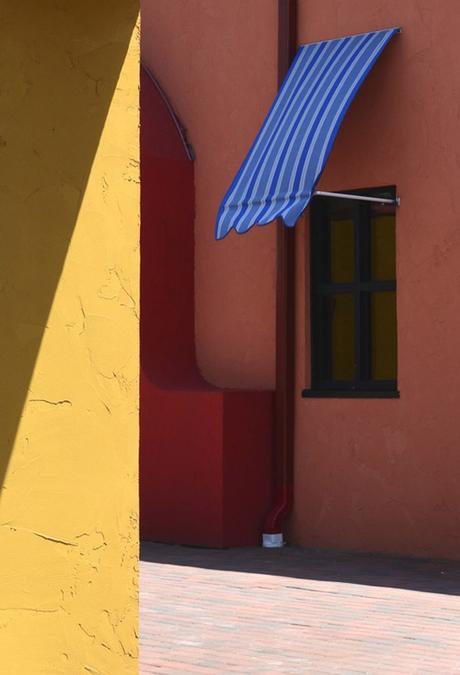 Palm Springs inspiration, coloured walls