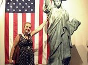 Nueva York París Tokio pasando Barcelona (serie “Las damas libertad: estatuas Miss Liberty alrededor mundo”)