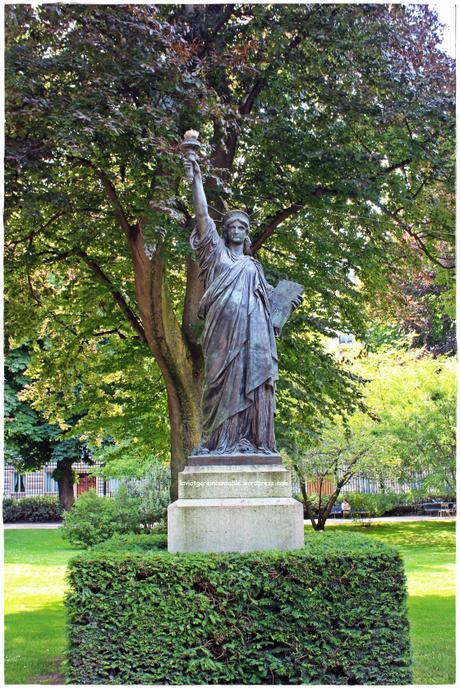 De Nueva York a París y de París a Tokio pasando por Barcelona (serie “Las damas de la libertad: las estatuas de Miss Liberty alrededor del mundo”)