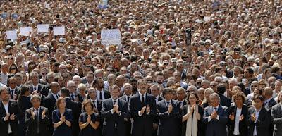 La Guardia Civil aterriza abruptamente en El Prat y la foto de Mariano Rajoy, tras los atentados de Barcelona, junto al gobierno de Puigdemont.