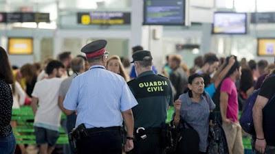 La Guardia Civil aterriza abruptamente en El Prat y la foto de Mariano Rajoy, tras los atentados de Barcelona, junto al gobierno de Puigdemont.
