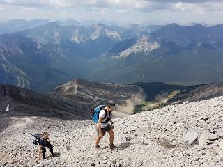 SENDERISMO EN BANFF: CASCADE MOUNTAIN (2998 m)