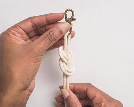 DIY: cómo hacer un colgante con forma de nudo marinero