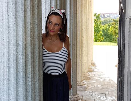 Outfit Falda Midi y la Torre Eiffel en Madrid