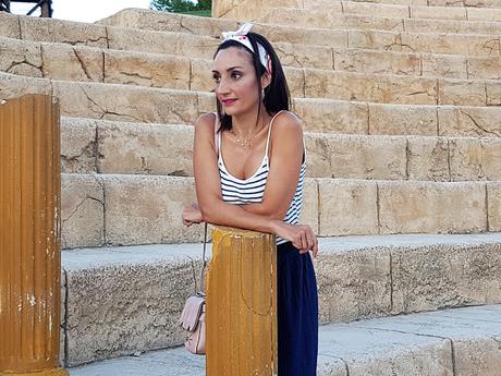 Outfit Falda Midi y la Torre Eiffel en Madrid