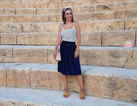 Outfit Falda Midi y la Torre Eiffel en Madrid