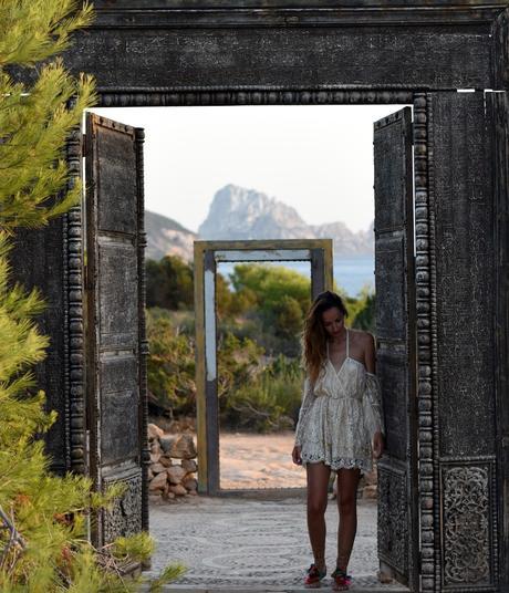 LAS PUERTAS DEL CIELO