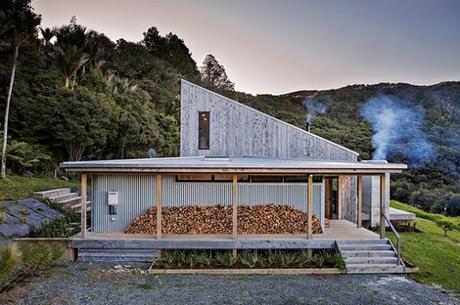 Cabana Moderna con Materiales Rusticos en Nueva Zelanda