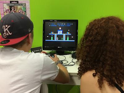 Los visitantes a la zona retro de GamesCom disfrutan con el homebrew español