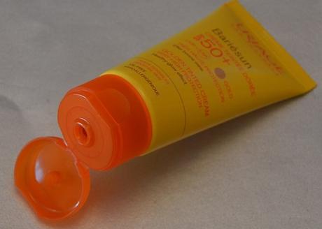 Protegemos el rostro con la gama solar “Bariésun” de URIAGE