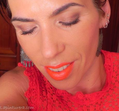 Maquillaje de día con labios rojos: Lady Lola Danger + propuesta de moda.
