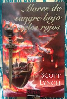 Portada del libro Mares de sangre bajo cielos rojos, de Scott Lynch
