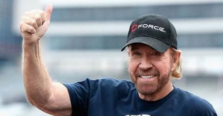 Chuck Norris sobrevivió de dos infartos e Internet aprovechó para hacerle memes