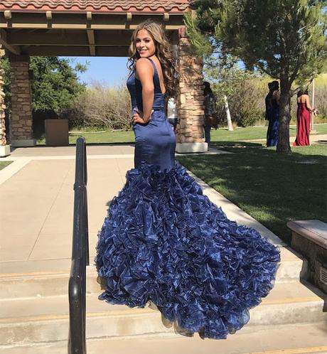 Madeleine Tarin recreó una foto de mas de 15 años con su familia y se convirtió en viral