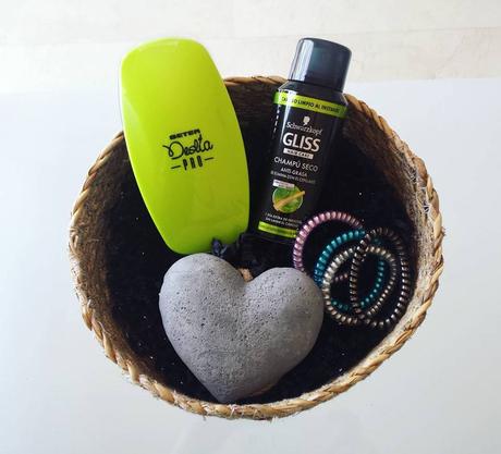NUEVOS CHAMPÚS SECOS DE GLISS: PARA CABELLOS CASTAÑOS Y EN TAMAÑO MINI PARA VIAJE