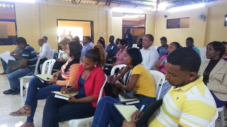 Politólogo Belarminio comienza a impartir en Neiba diplomado 