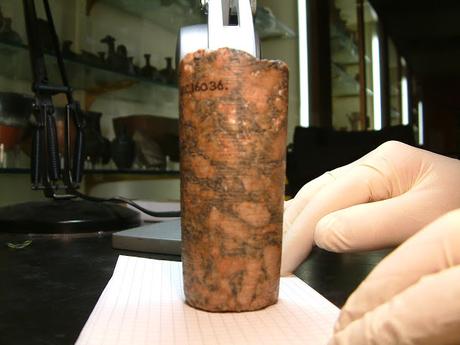 Broca de granito en el Museo Petrie