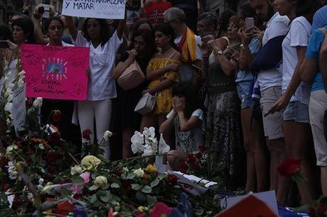 Homenaje a las víctimas del atentado del 17 de agosto en Barcelona. Foto: Jennifer Veliz/ Cubadebate.