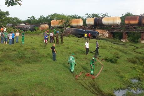 Se descarrila TREN DE CARGA entre Santa Clara y Cienfuegos Se descarrila TREN DE CARGA entre Santa Clara y Cienfuegos