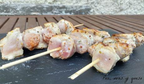 Brochetas de cerdo marinado