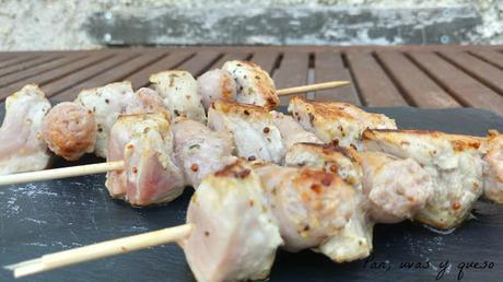 Brochetas de cerdo marinado