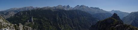 Panorámica de Picos de Europa desde el Robecu