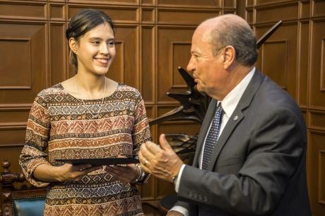 Rector de la UASLP reconoce a Melissa Oviedo medallista mundial