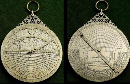 Astrolabio universal de al-Sarraj en Atenas