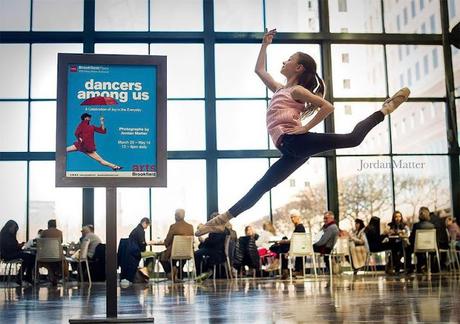 Cuando los niños se ponen a bailar en lugares publicos -Fotografías originales