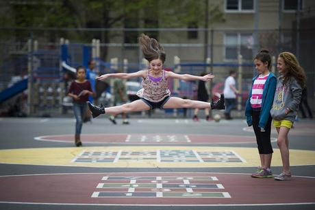 Cuando los niños se ponen a bailar en lugares publicos -Fotografías originales