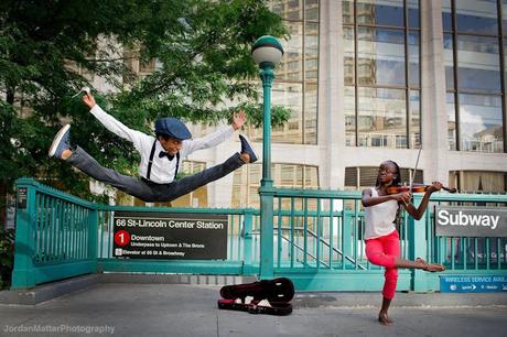 Cuando los niños se ponen a bailar en lugares publicos -Fotografías originales