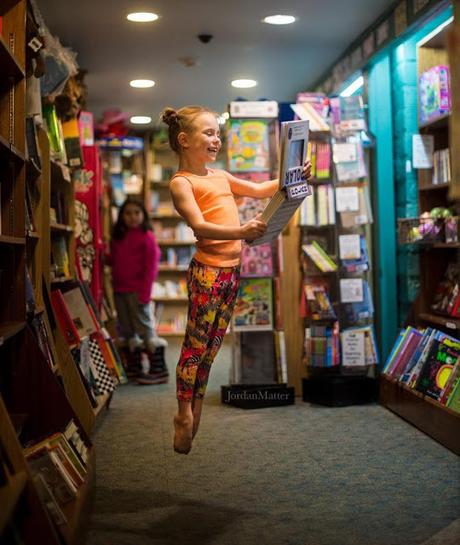 Cuando los niños se ponen a bailar en lugares publicos -Fotografías originales