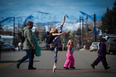 Cuando los niños se ponen a bailar en lugares publicos -Fotografías originales