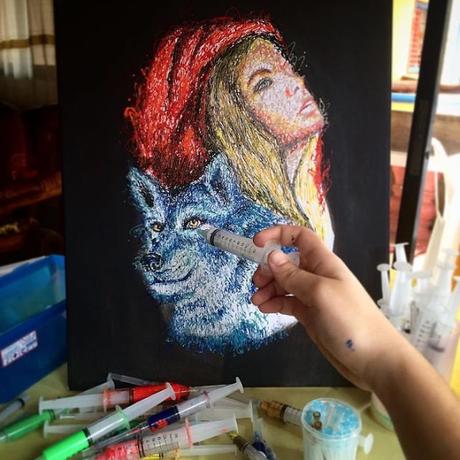 La enfermera que pinta hermosos cuadros con jeringas