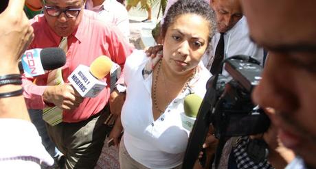 Pasaportes suspende a subdirectora Marlin Martínez por caso Emely Peguero.