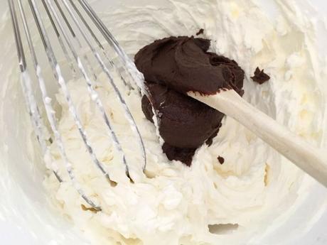tarta helada casera semifrío snickers Semifrío de chocolate helado de chocolate con cacahuetes y caramelo helado casero caramelo casero 