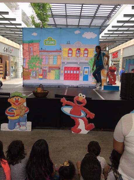 La imagen puede contener: una o varias personas