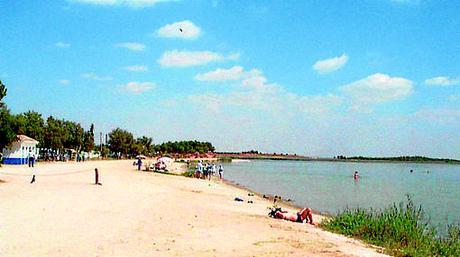El agua de las Lagunas de Villafranca desciende hasta niveles mínimos