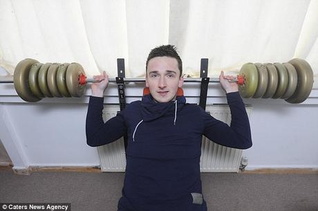 Hombre de 24 años le ganó su batalla a la anorexia en 4 meses gracias al culturismo