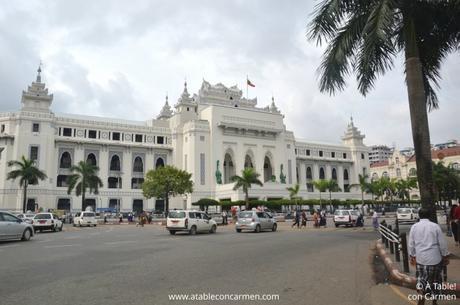 Yangon, Belleza Colonial entre Lagos y Pagodas