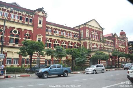 Yangon, Belleza Colonial entre Lagos y Pagodas