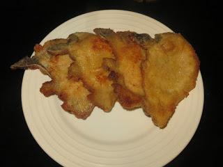 CHULETAS DE CERDO EMPANADAS