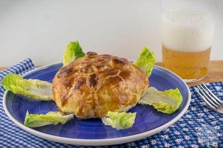 Hojaldre de camembert relleno de mermelada y frutos secos