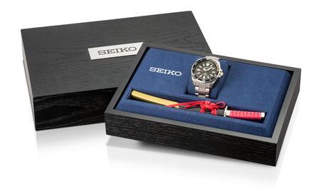 Reloj Seiko Samurai modelo SRPB49K1-EST con Katana