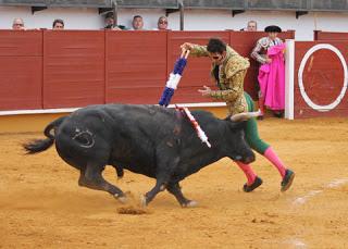 TRIPLE SALIDA A HOMBROS CON EL PALCO PRESIDENCIAL COMO PROTAGONISTA