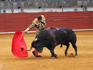 TRIPLE SALIDA A HOMBROS CON EL PALCO PRESIDENCIAL COMO PROTAGONISTA