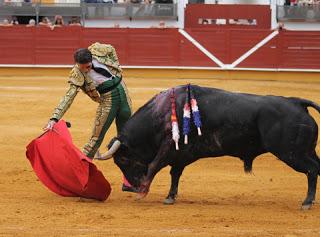 TRIPLE SALIDA A HOMBROS CON EL PALCO PRESIDENCIAL COMO PROTAGONISTA