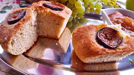 Pan con higos y salvia