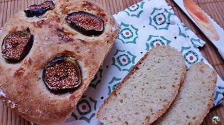 Pan con higos y salvia